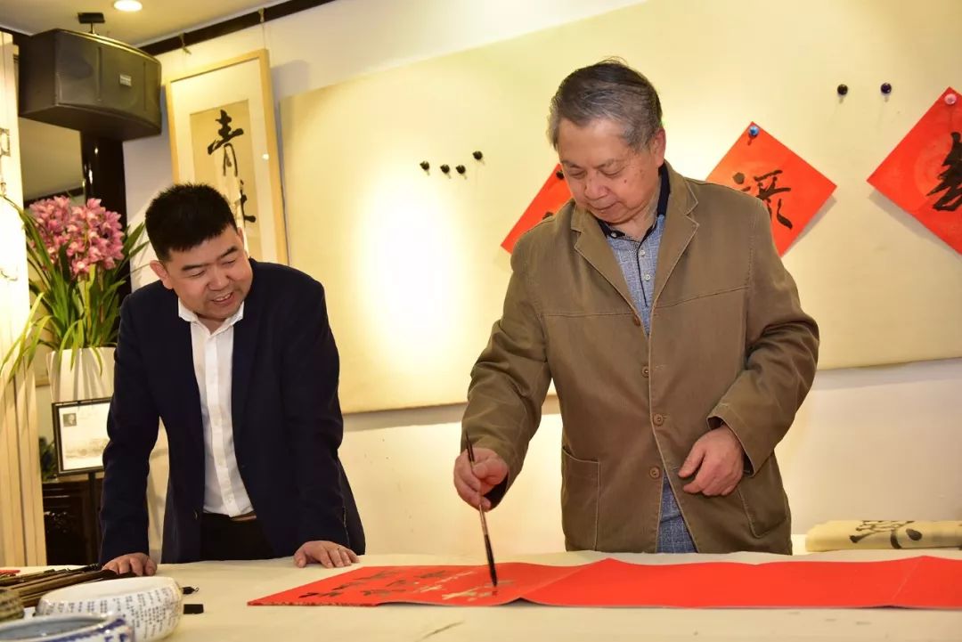 泼墨挥毫,用一件件精美的艺术品迎接传统文化的春天;李伯清,王树基